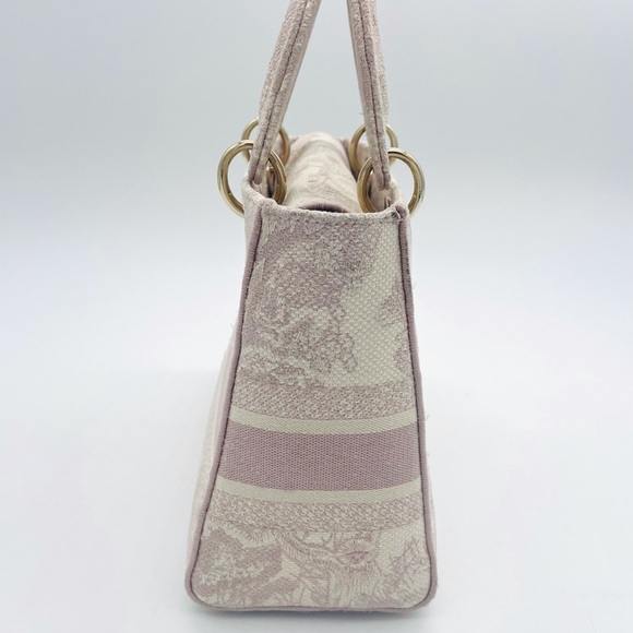 Dior MEDIUM LADY D-LITE BAG
Rose Des Vents Toile SOLD - Picture 11 of 16